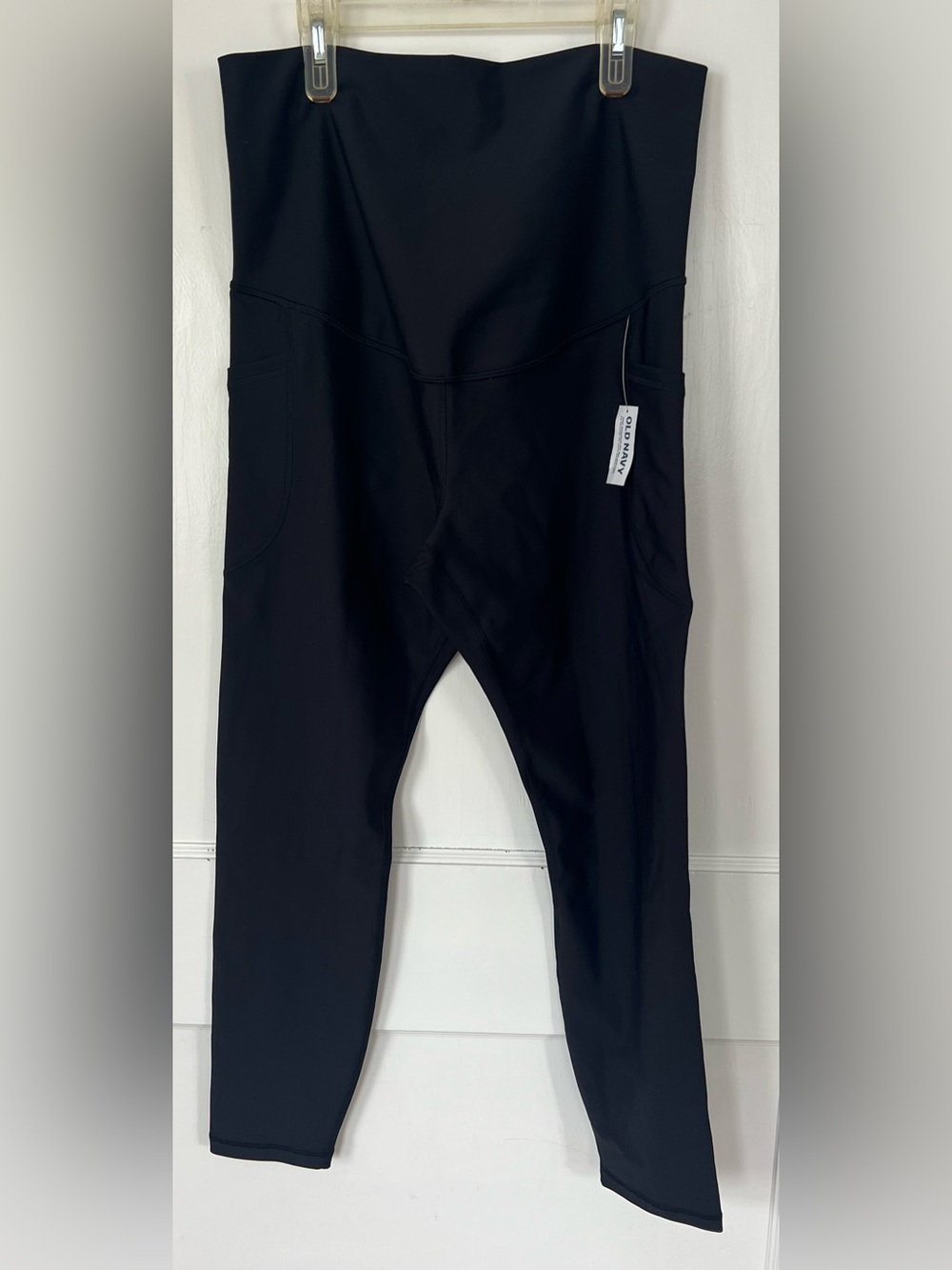 Old Navy Black Maternity Active Leggings with Side Pockets